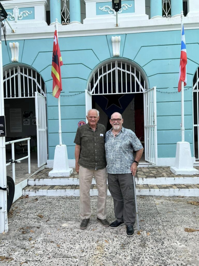 Con el querido amigo y hermano Sebastian Robiou frente a la Goyco.